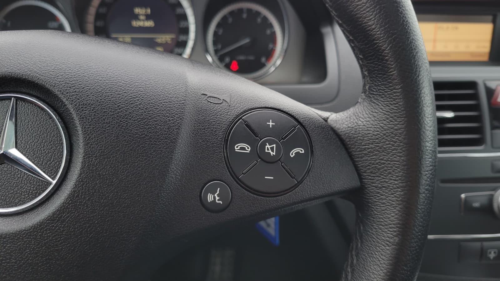 Mercedes-benz C-Class 2009 - Image 12