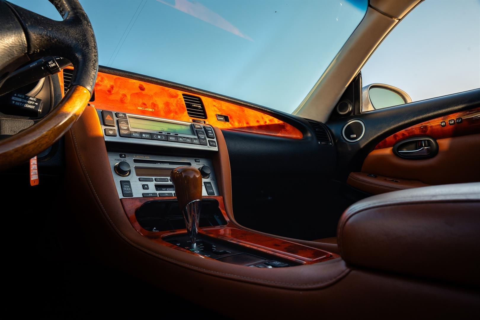 Lexus SC 430 2002 - Image 11