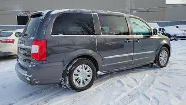 Chrysler Town - Country 2016 - Thumbnail 4