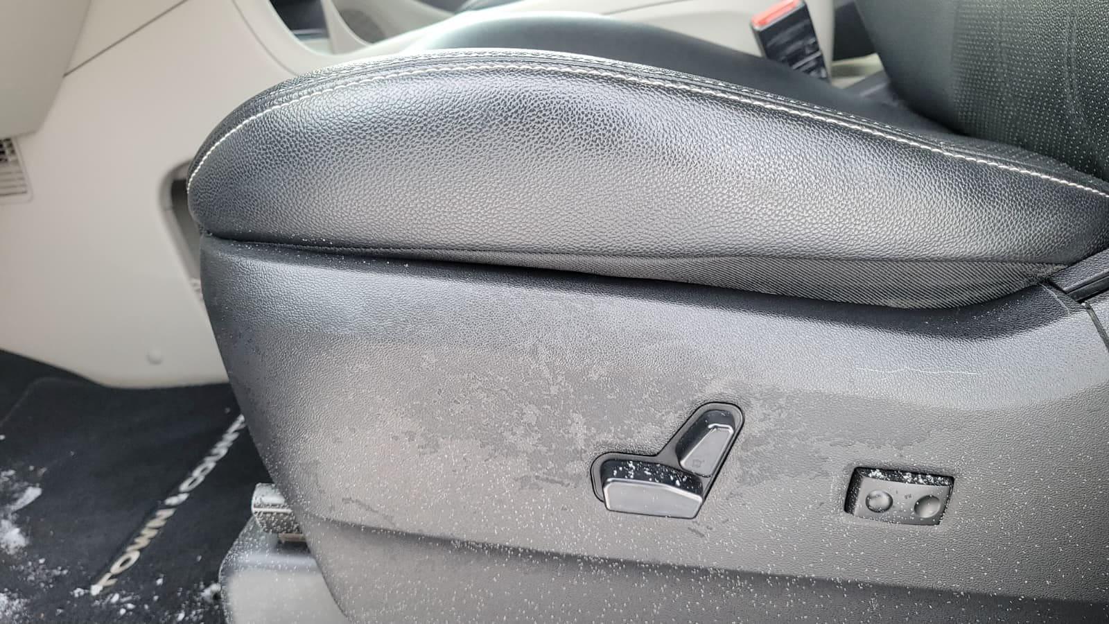 Chrysler Town - Country 2016 - Image 9