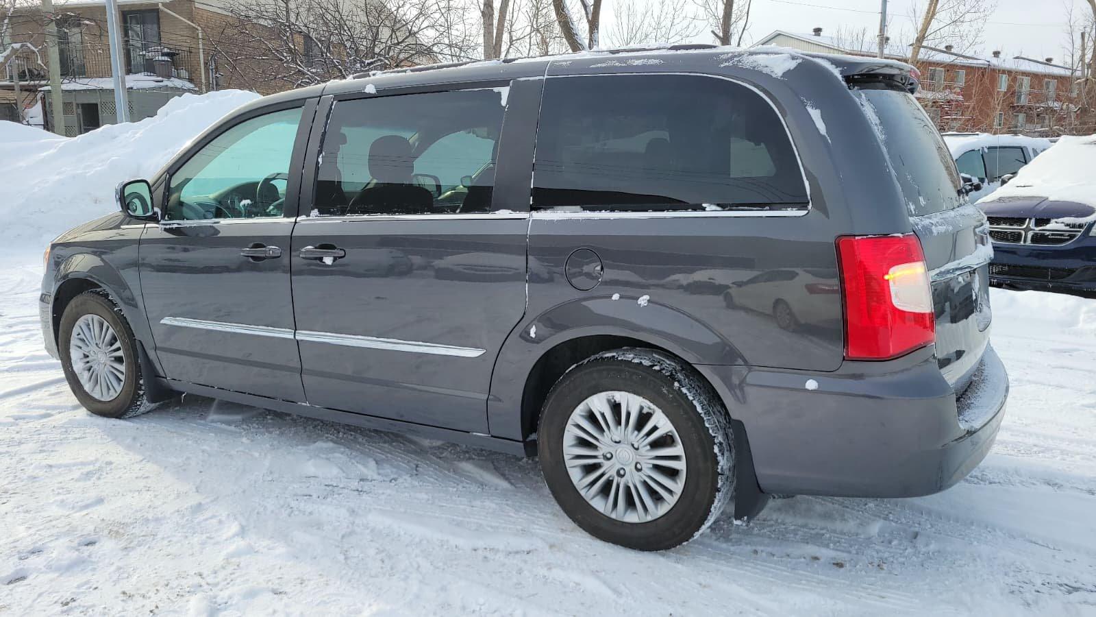 Chrysler Town - Country 2016 - Image 6