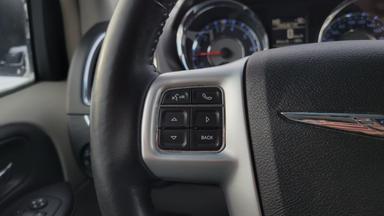 Chrysler Town - Country 2016 - Thumbnail 13