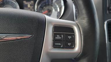 Chrysler Town - Country 2016 - Thumbnail 15