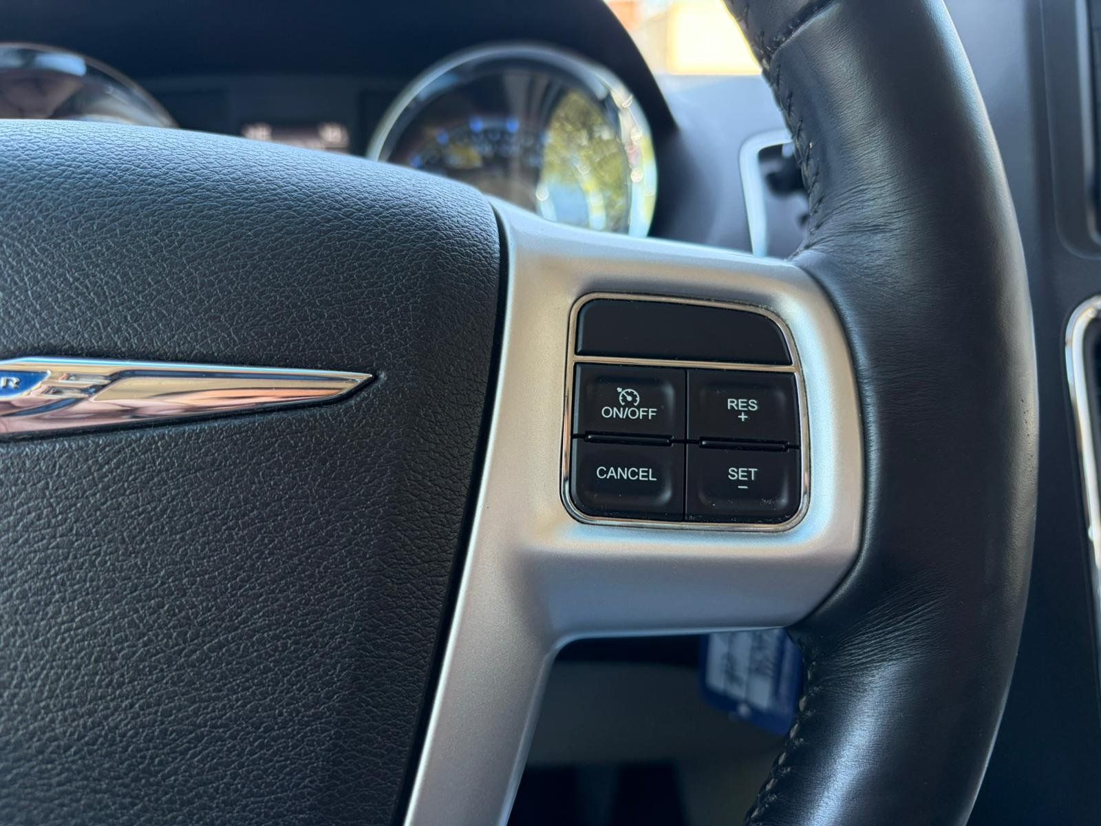 Chrysler Town - Country 2016 - Thumbnail 12