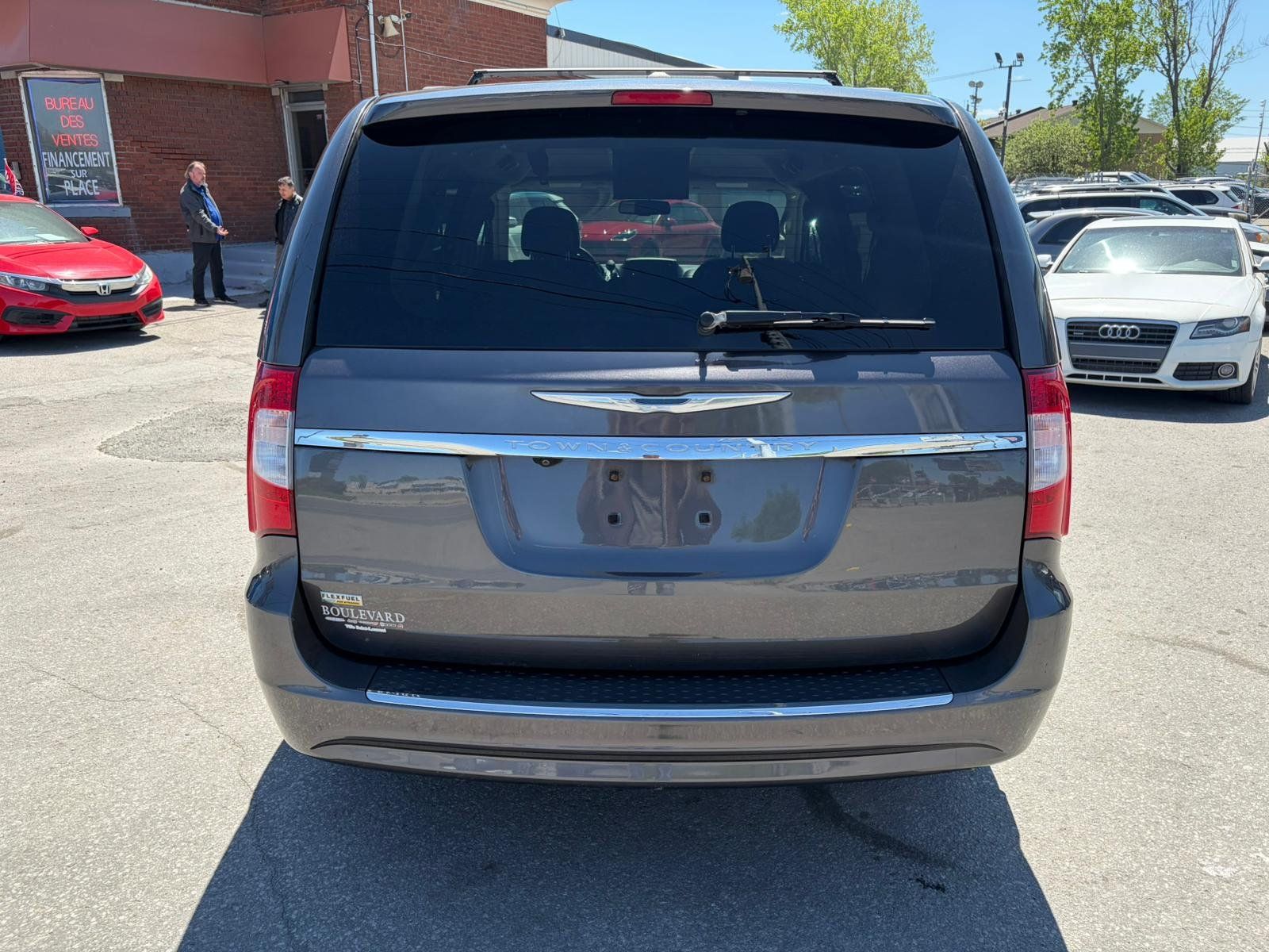 Chrysler Town - Country 2016 - Image 4 