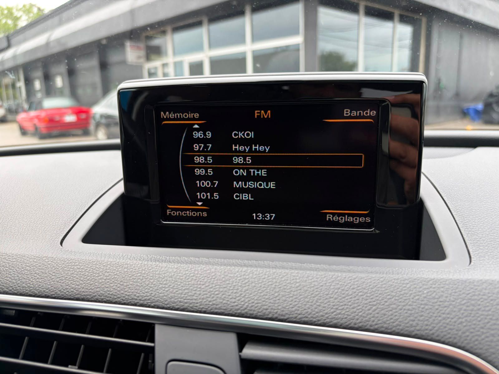 Audi Q3 2016 - Image 10