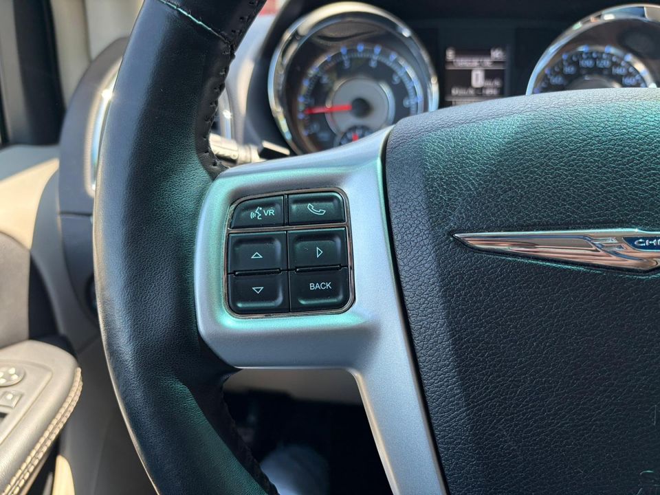 Chrysler Town - Country 2016 - Image 10