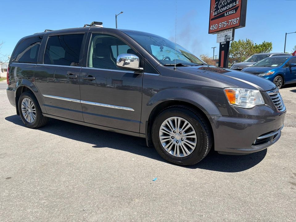 Chrysler Town - Country 2016 - Image 3