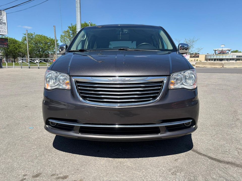 Chrysler Town - Country 2016 - Image 2