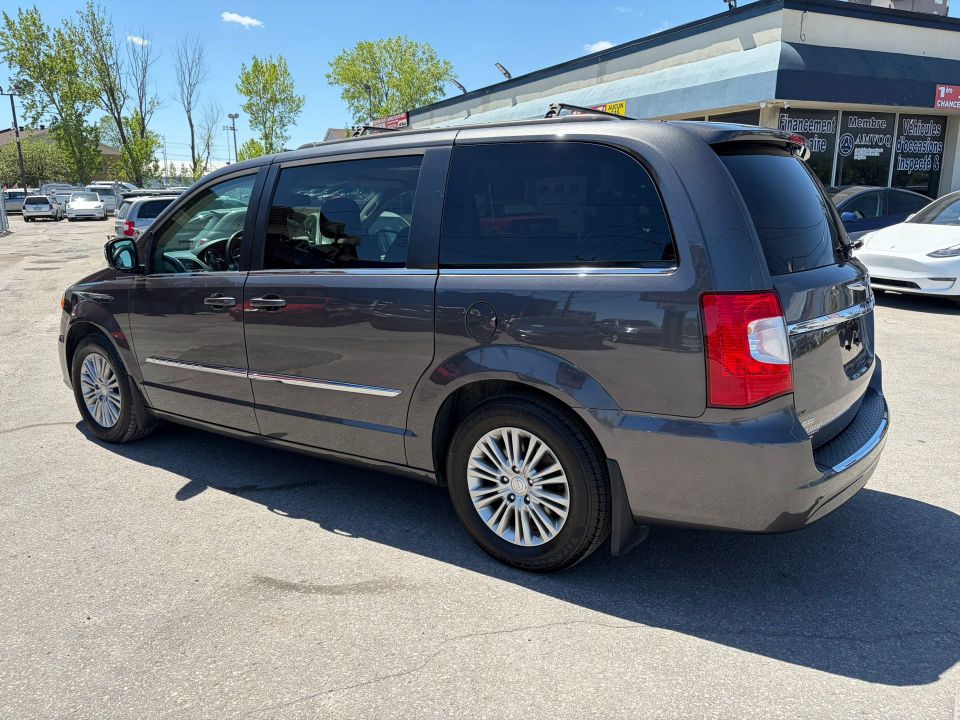 Chrysler Town - Country 2016 - Image 6