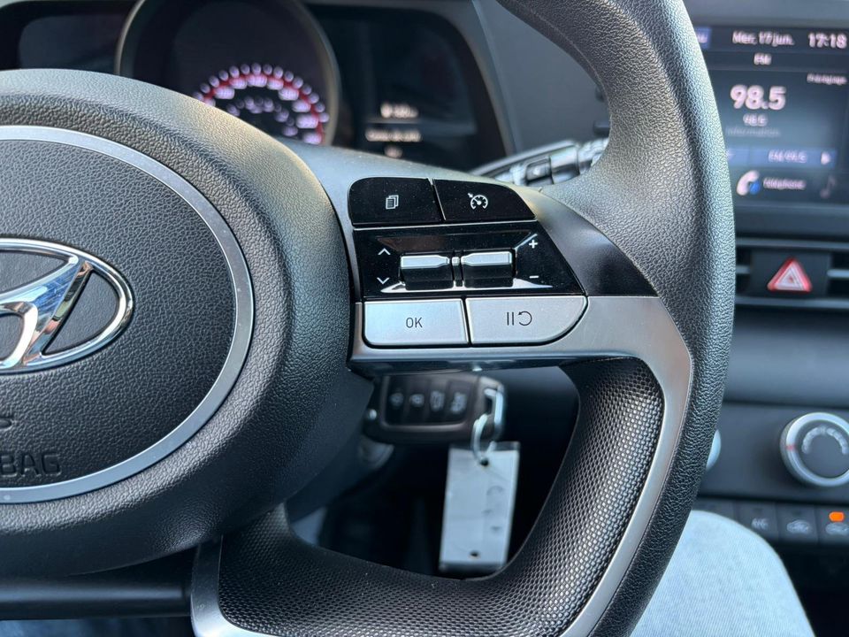 Hyundai Elantra 2022 - Image 12
