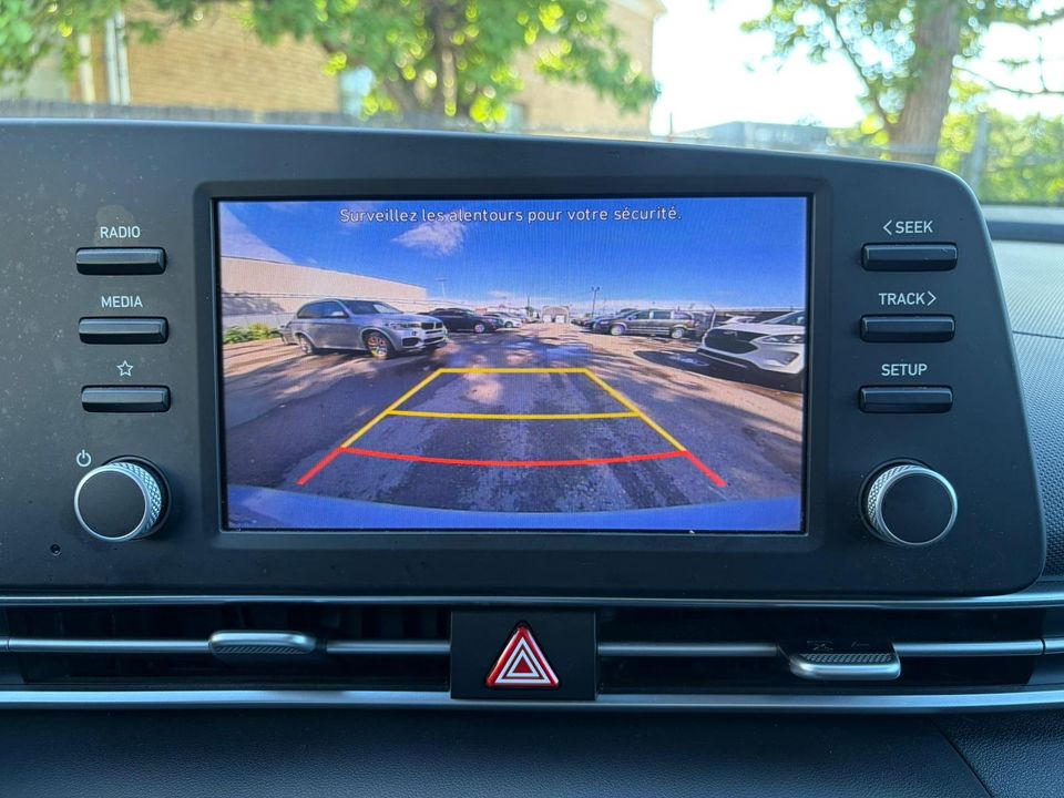 Hyundai Elantra 2022 - Image 13
