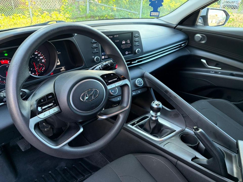 Hyundai Elantra 2022 - Image 8