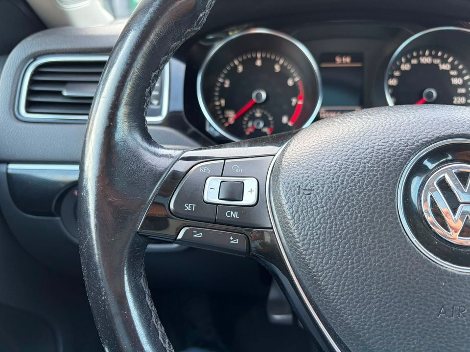 Volkswagen Jetta 2017 - Image 11